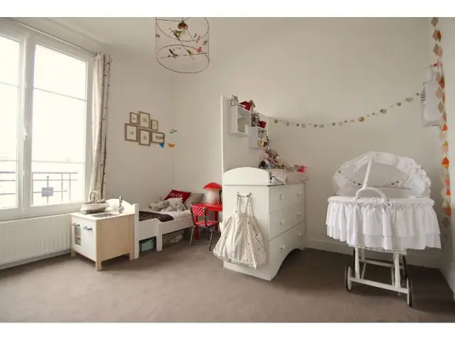 Une chambre d'enfants à la décoration discrète et subtile - Une salle de bains dynamise un appartement mal agencé