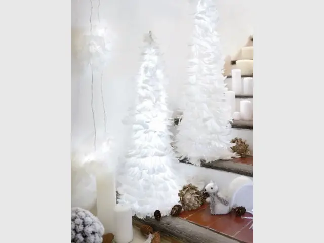 Un sapin lumineux en plumes pour un Noël tout doux - Sapin de Noël