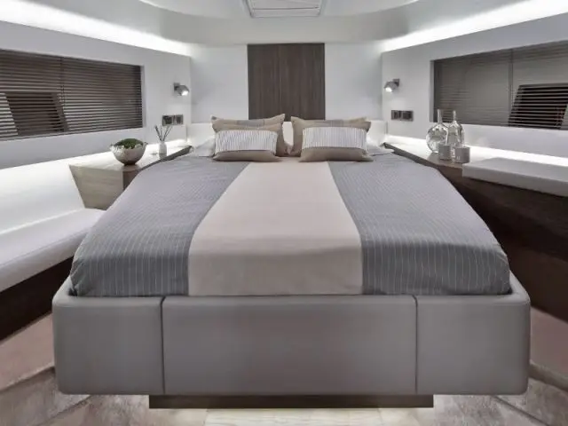 Une chambre lumineuse et chaleureuse - Yacht Pearl 65