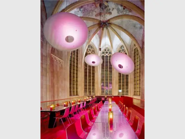 Un restaurant sous la nef de la cathédrale - Hôtel Kruisheren, Maastricht