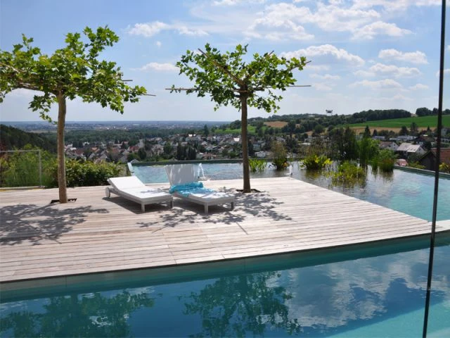 Une piscine sur le toit d'un garage 1/2 - Baignades naturelles