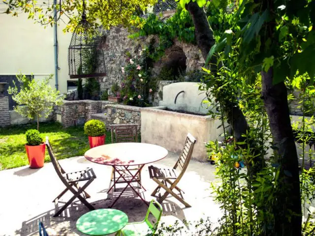 Un jardin méditerranéen pour une touche de verdure - Reconversion d'une ancienne papeterie en loft contemporain