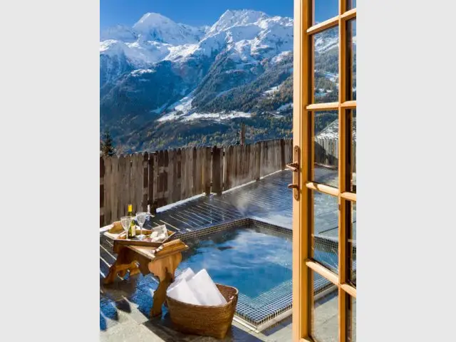 Bain bouillonnant avec vue sur la montagne - Chalet Pélerin