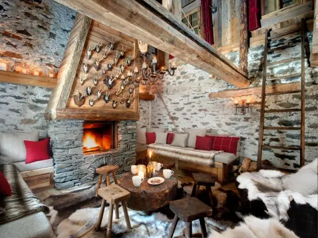 Un salon baigné d'authenticité, comme un refuge de montagne - Chalet Pélerin