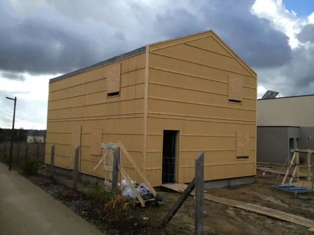 La maison est construite mais il manque le bardage - Maison Logémaine Angers