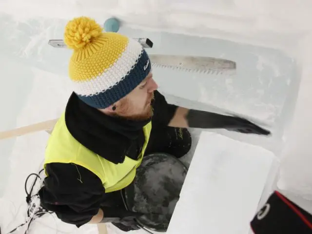 La snice, mélange de neige et de glace, a servi à renforcer la structure - Hôtel de glace suite Rococo