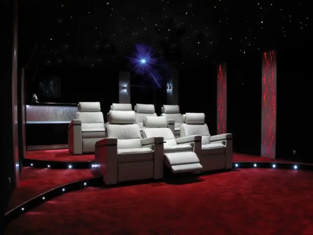 Des fauteuils grand confort - Salle de cinéma privée