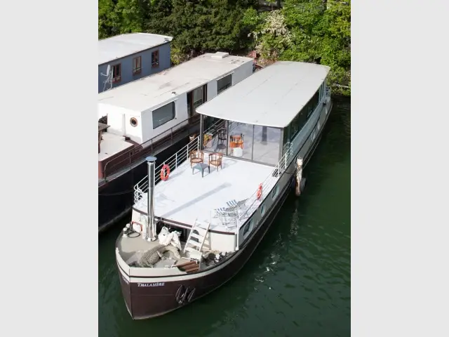 La péniche est passée de vingt à trente mètres - Une péniche avec vue panoramique sur la Seine