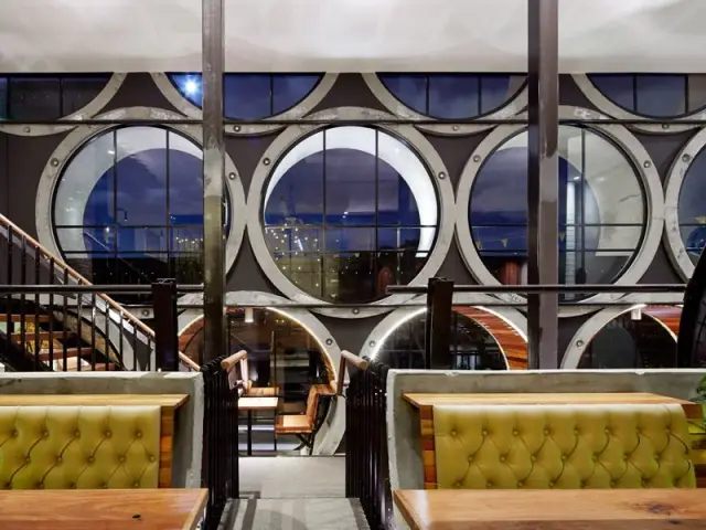 Fiche technique : Hôtel Prahran - Hotel tubes beton