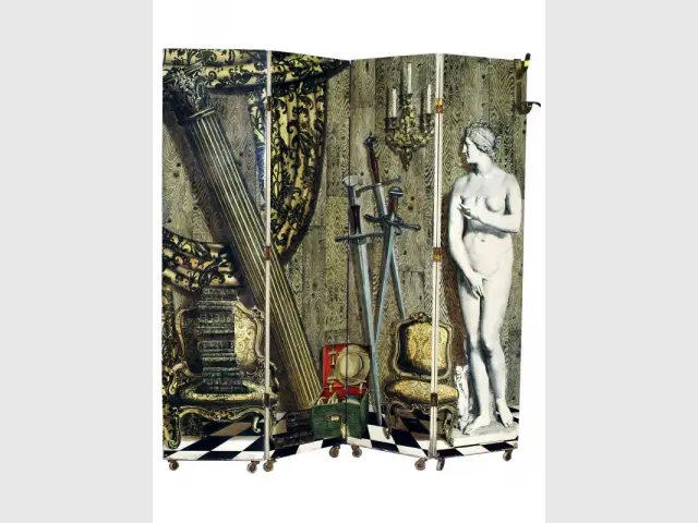 Un paravent en trompe l'oeil décalé - Exposition Fornasetti aux Arts Déco