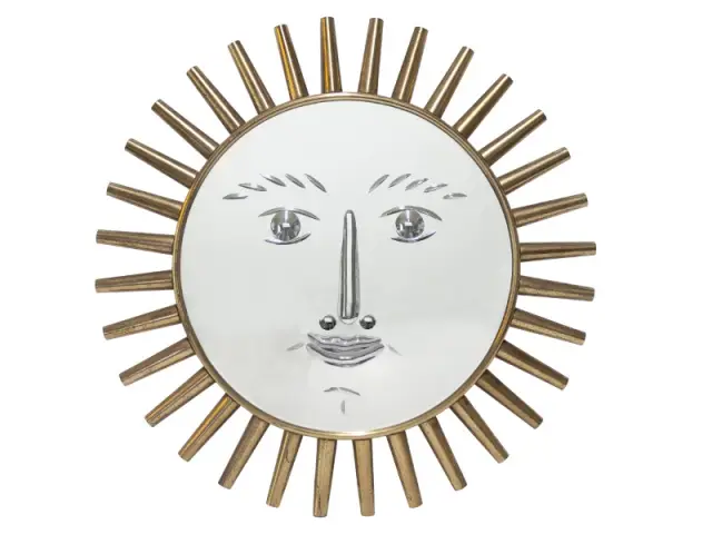 Un miroir biseauté pour créer un visage - Exposition Fornasetti aux Arts Déco