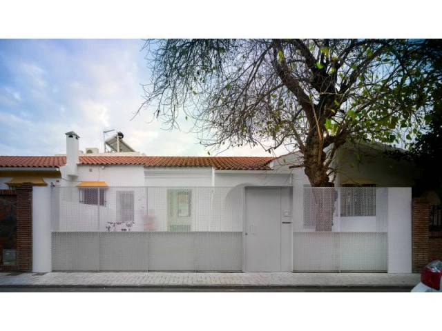 Façade sobre et épurée - Villa Malaga - OAM Arquitectos