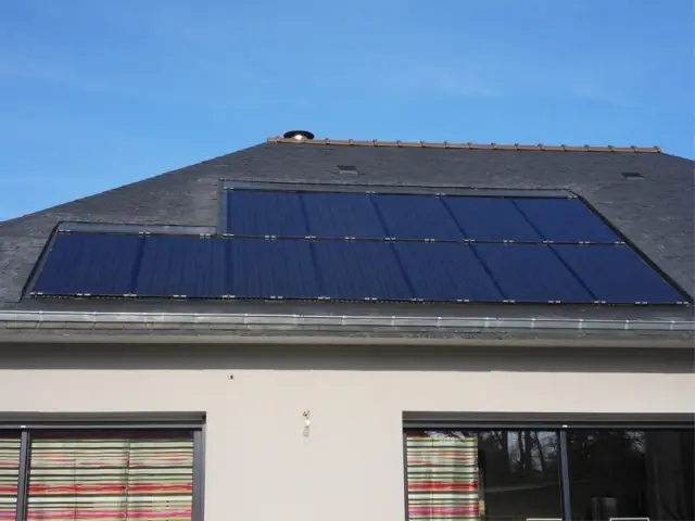 Des modules installés en décroché pour une adaptation parfaite au toit - Panneaux photovoltaïques