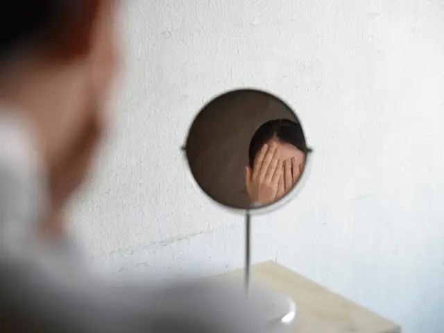 Un miroir qui se détourne de son utilisateur - Biennale de design Saint-Etienne 2015