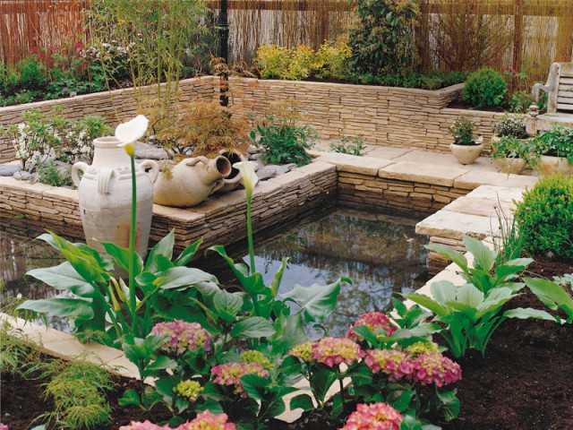 Acheter et installer un bassin dans mon jardin, pourquoi pas ?