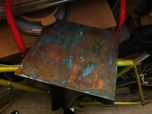 Avant : Une plaque de cuivre qui avait perdu sa couleur d'origine - Concours Copper upcycling