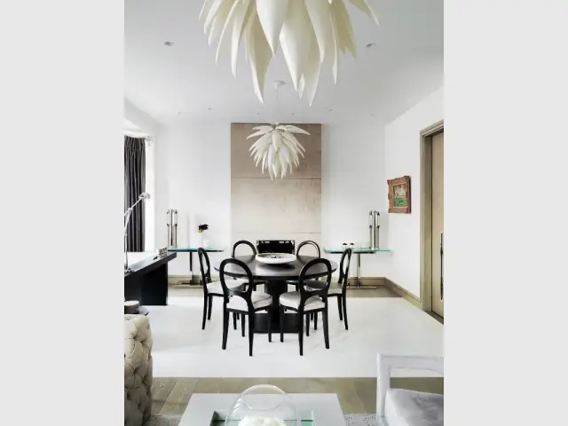 Une salle à manger façon salle de réunion - The London Apartment by Kelly Hoppen