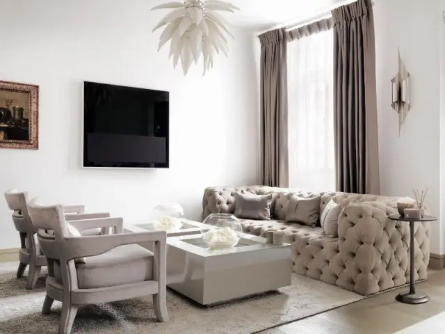 Un salon chaleureux pour se reposer - The London Apartment by Kelly Hoppen