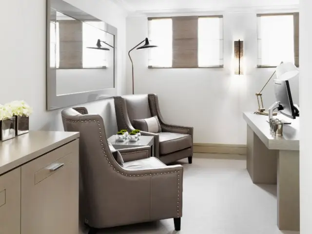 Un bureau chaleureux et élégant  - The London Apartment by Kelly Hoppen