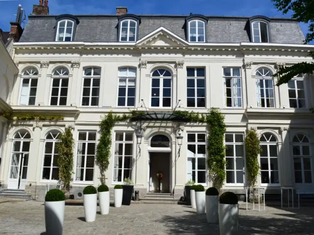 Un hôtel particulier avec sa cour et son jardin - Hôtel Clarance***** à Lille