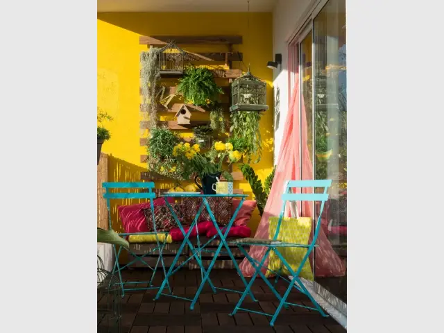 Une décoration tout en hauteur pour un balcon au style tropical - Mini-balcons