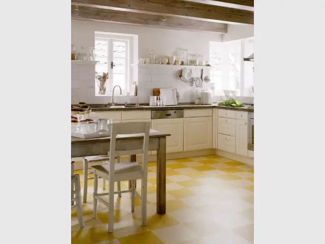 Un sol linoléum imitation carreaux de carrelage pour ma cuisine - Des sols souples en trompe l'oeil