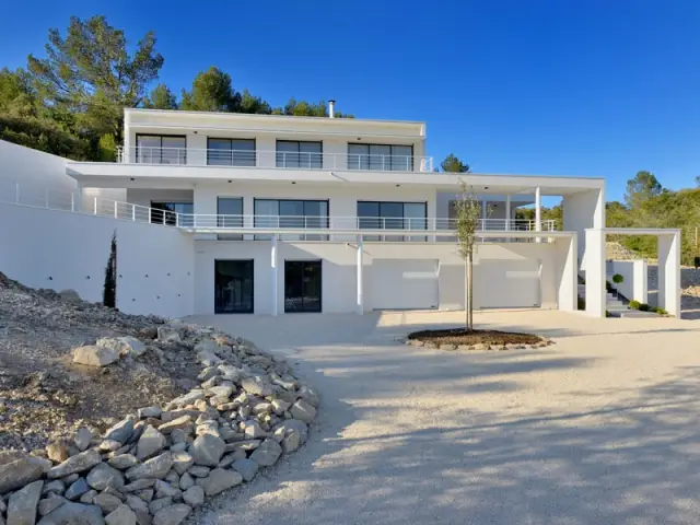 Maison contemporaine garrigue nîmoise