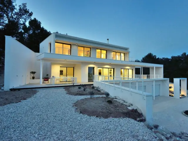 Une habitation à faible consommation d'énergie - Maison contemporaine garrigue nîmoise