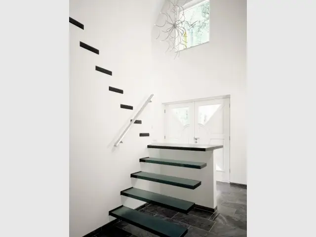 Un trompe l'oeil pour un escalier dissimulé - Un escalier discret pour mon intérieur