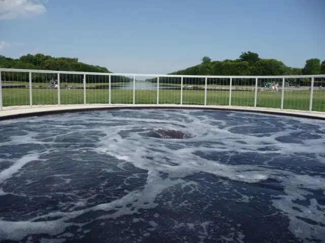 Descension, un bassin bouillonnant - Anish Kapoor Versailles