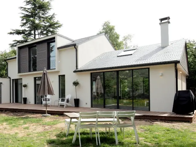 Un étage en plus grâce à une surélévation partielle - Surélévation d'un pavillon francilien