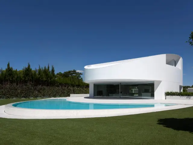 Une forme elliptique pour une maison unique en son genre - Casa Balint par Fran Silvestre Architectos