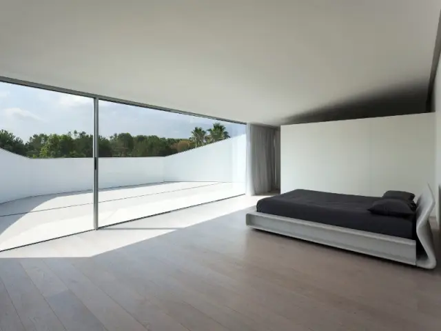 Un balcon dans la suite parentale - Casa Balint par Fran Silvestre Architectos