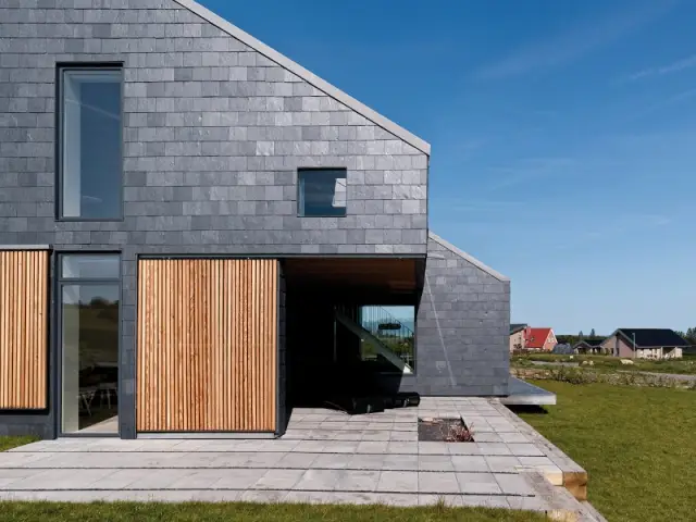 Une façade en tuiles d'ardoise pour une maison au style industriel - Embellir l'extérieur de sa maison