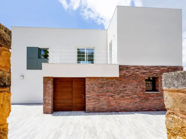 Des ouvertures réfléchies pour une maison tournée vers l'extérieur - Courtyard House in Trapani by Studio 4e