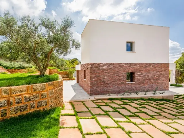 Mélange entre le contemporain et le naturel - Courtyard House in Trapani by Studio 4e