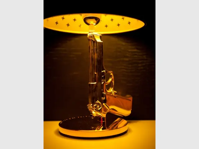 Des lampes en forme... de revolver - Suite 007