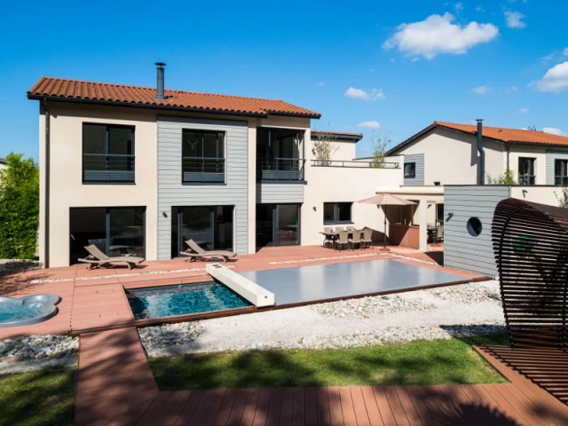 Caractéristiques techniques  - Une couverture de piscine dissimulée dans une terrasse paysagère