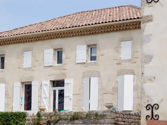 Une maison de maître typique du Sud-Ouest et sa façade à la chaux rénovée - Maison de charme