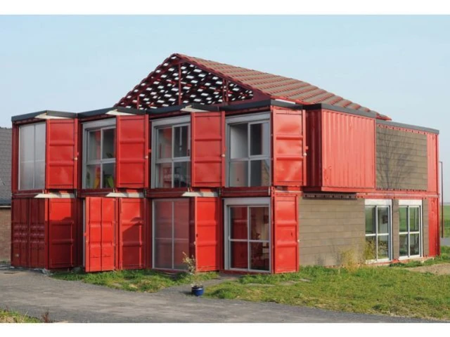 Une maison individuelle composée de huit conteneurs - Maison containers