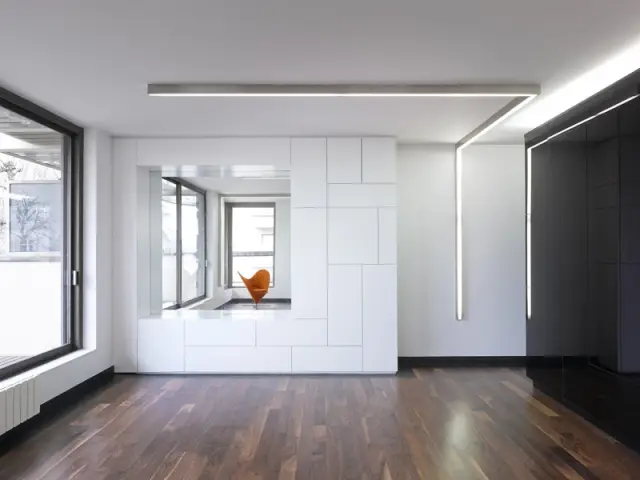 Une esthétique simple et forte déclinée à tout l'appartement - Un intérieur minimaliste noir et blanc