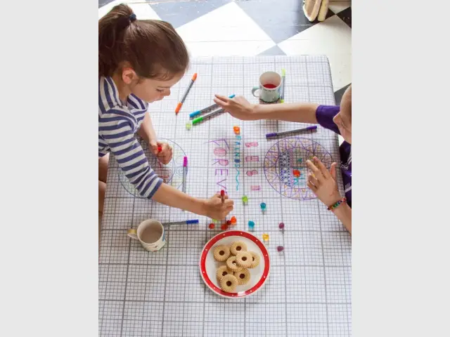 Une nappe à colorier et à personnaliser selon ses envies - La tendance coloriage déteint sur toute la maison