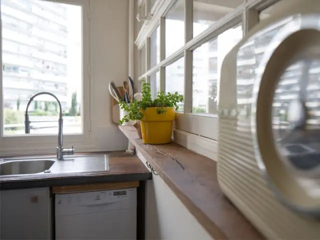 Une cuisine neuve à partir d'éléments anciens - Un appartement où règne la récup'