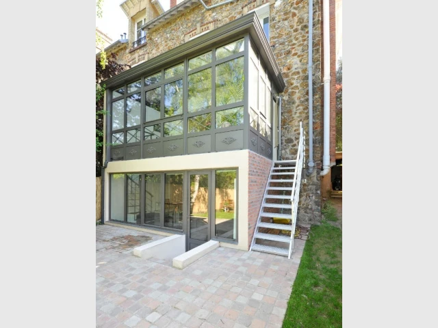 Une maison en meulière typique mais contraignante - Extension véranda d'une maison meulière