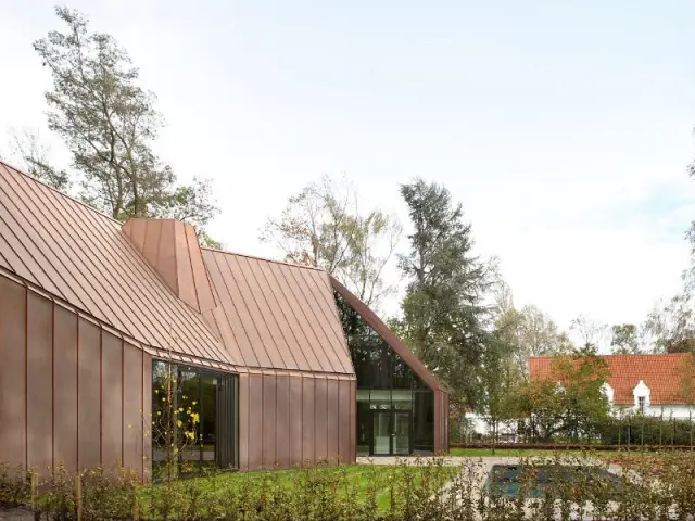 Utilisation d'un cuivre naturel pour une maison qui évolue - Maison VDV en cuivre