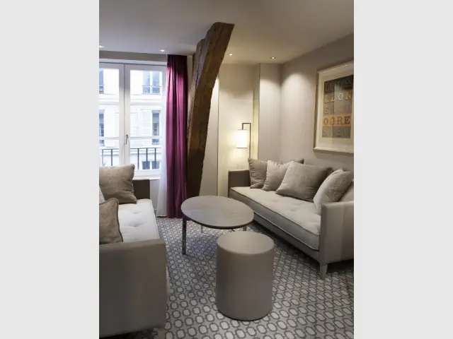 Une poutre apparente pour dévoiler l'histoire du lieu - Hôtel La Lanterne - Paris