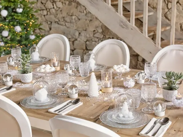 Une table de Noël blanche et épurée - Tables de fêtes 2015