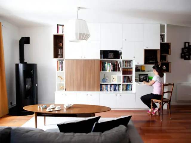 Un intérieur plus cosy grâce à l'ajout d'un poêle à bois - Maison de famille signée DamDamDesign