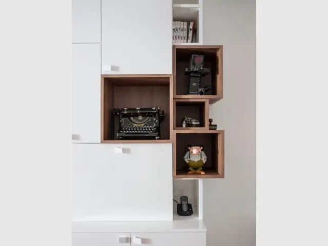 Des rangements spécifiques pour un meuble à vocation familiale - Maison de famille signée DamDamDesign