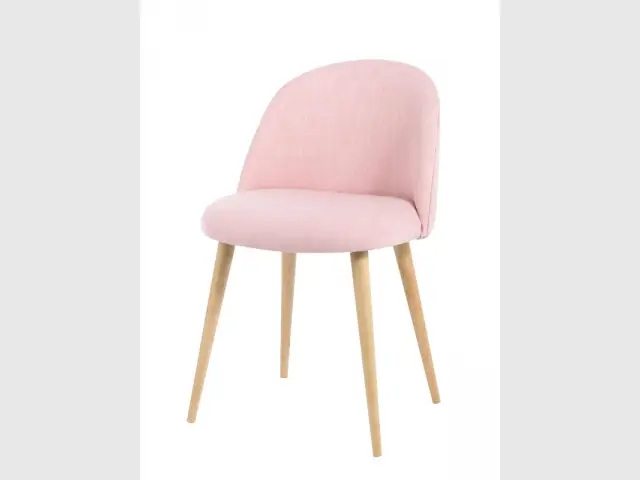 Une chaise vintage rose Quartz - Tendance Rose Quartz et Serenity